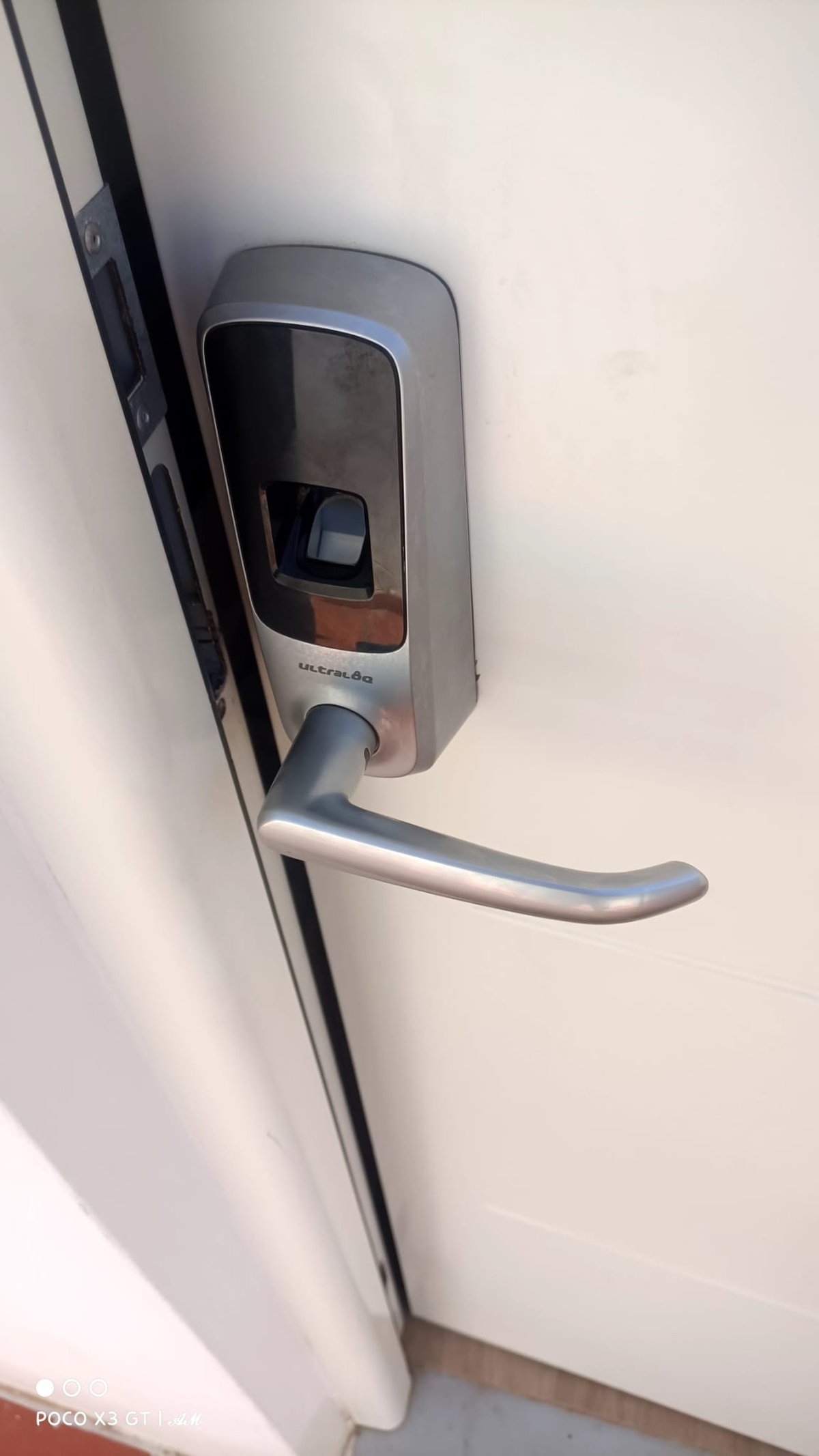 Apertura de cerradura inteligente en vivienda, Alicante centro