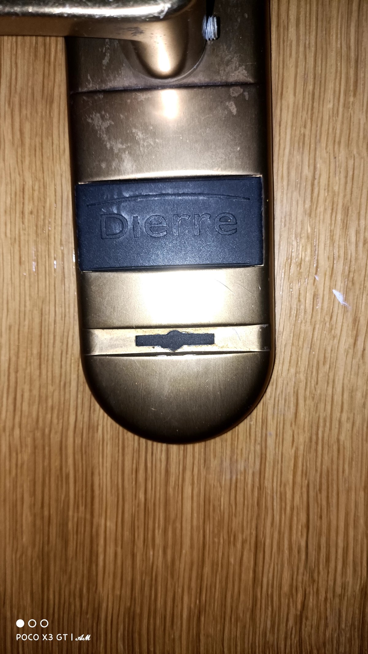 Desbloqueo de puerta con cerradura Dierre